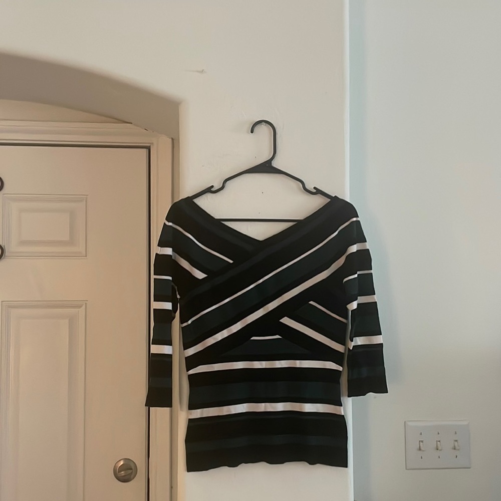 7th Avenue New York & Company Sweater Size M
